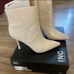 Women’s Pearl Boots Size 11