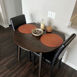 Round Drop Leaf Dining Table (location: River North)
