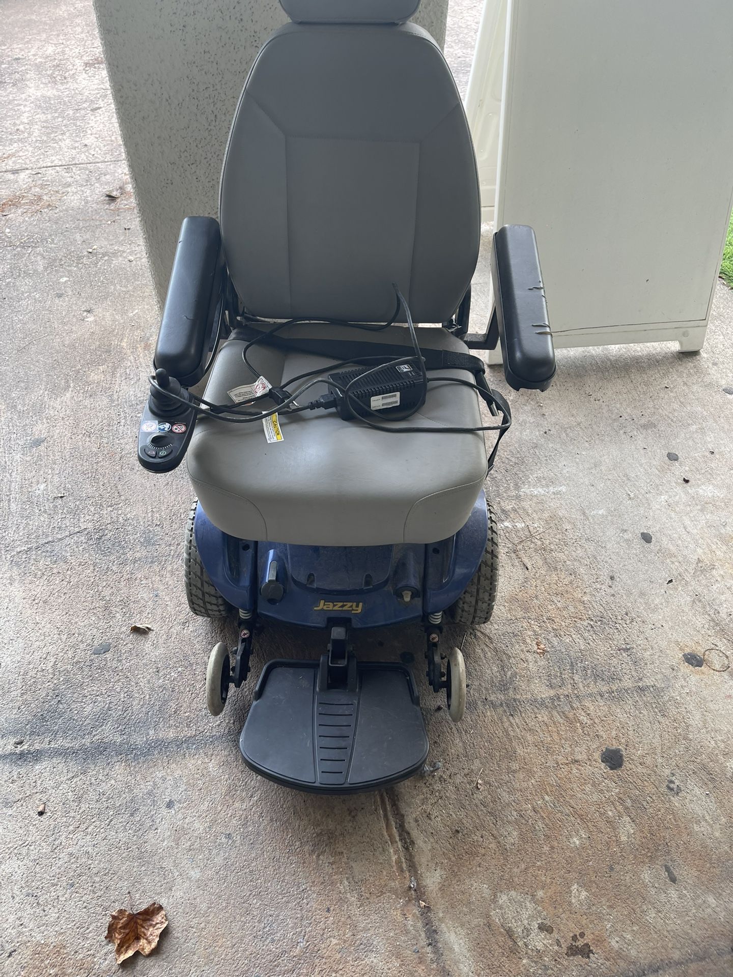 Pride Jazzy select 6 Electric Wheel chair