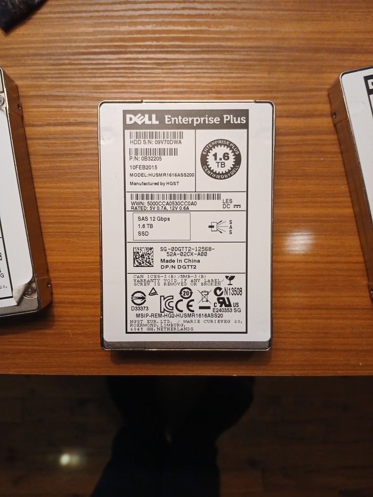 3 Dell Enterprise Plus 1.6 TB SSD