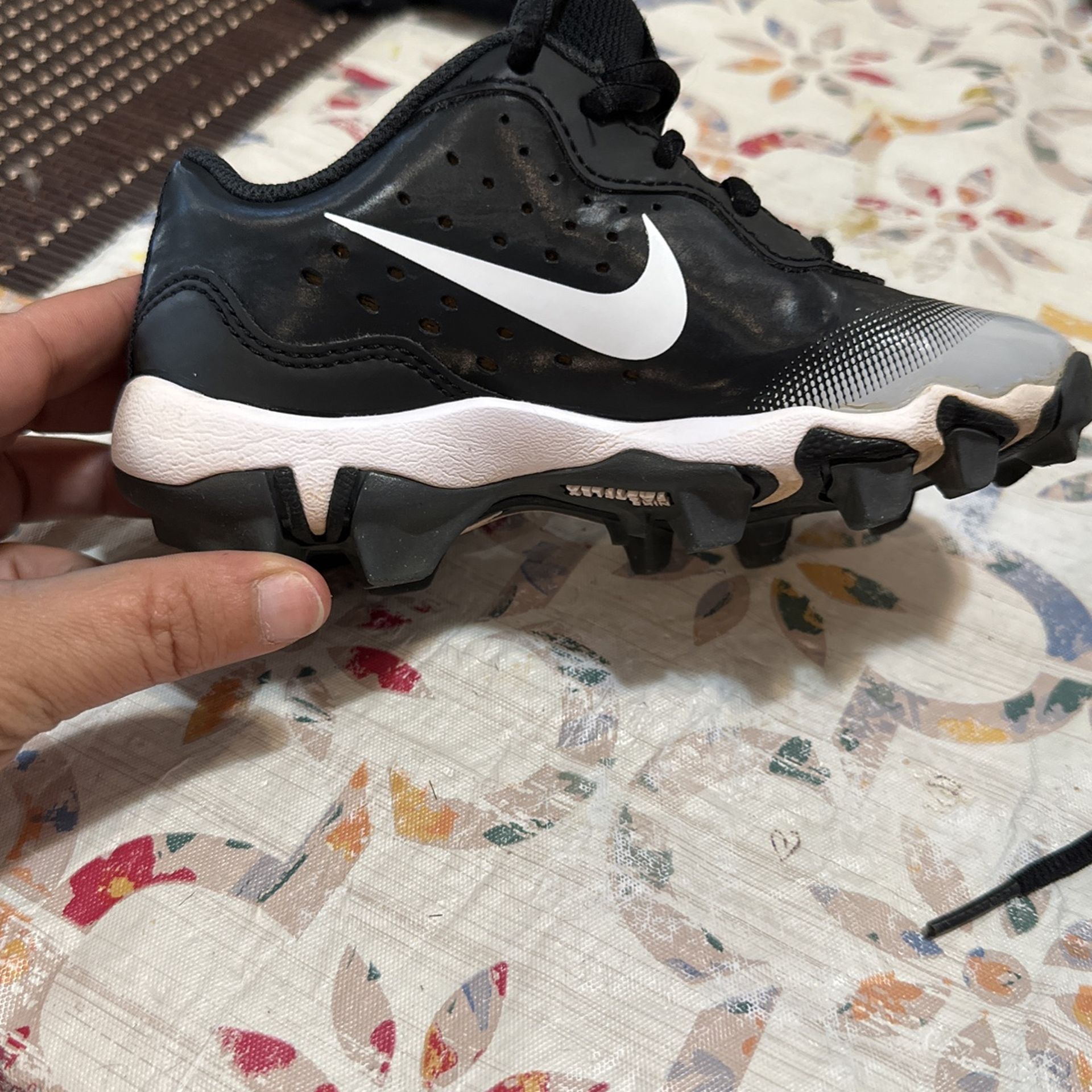 Nike Boys Tee-ball/ Baseball Cleats Size 11c 