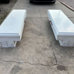 500$ Two Side Tool Box Weather Guard with key. perfect condition 
