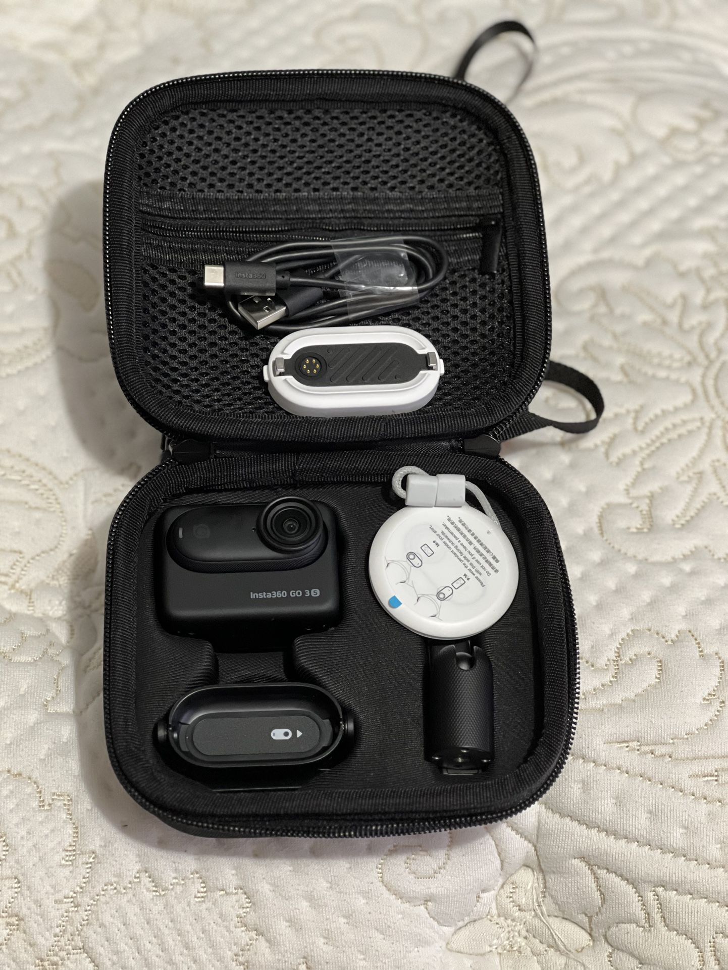 Insta360 GO 3S - 128 GB Black 4K And Battery Pack
