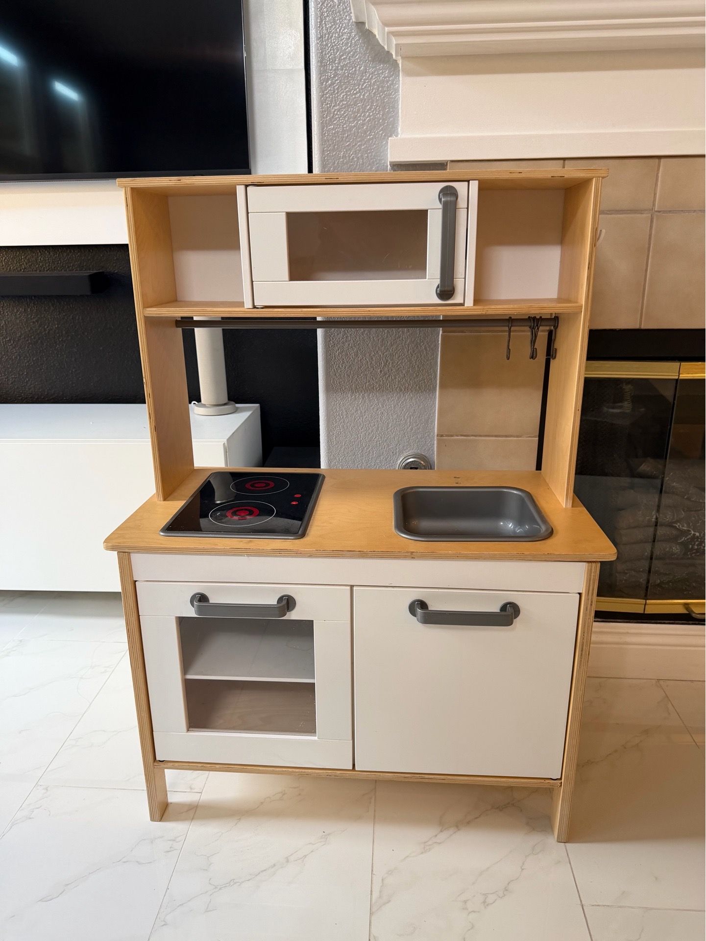 Toy kitchen (IKEA)