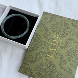 NATURAL JADE BANGLE 