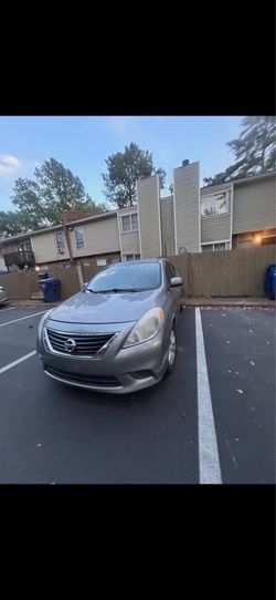 2014 Nissan versa