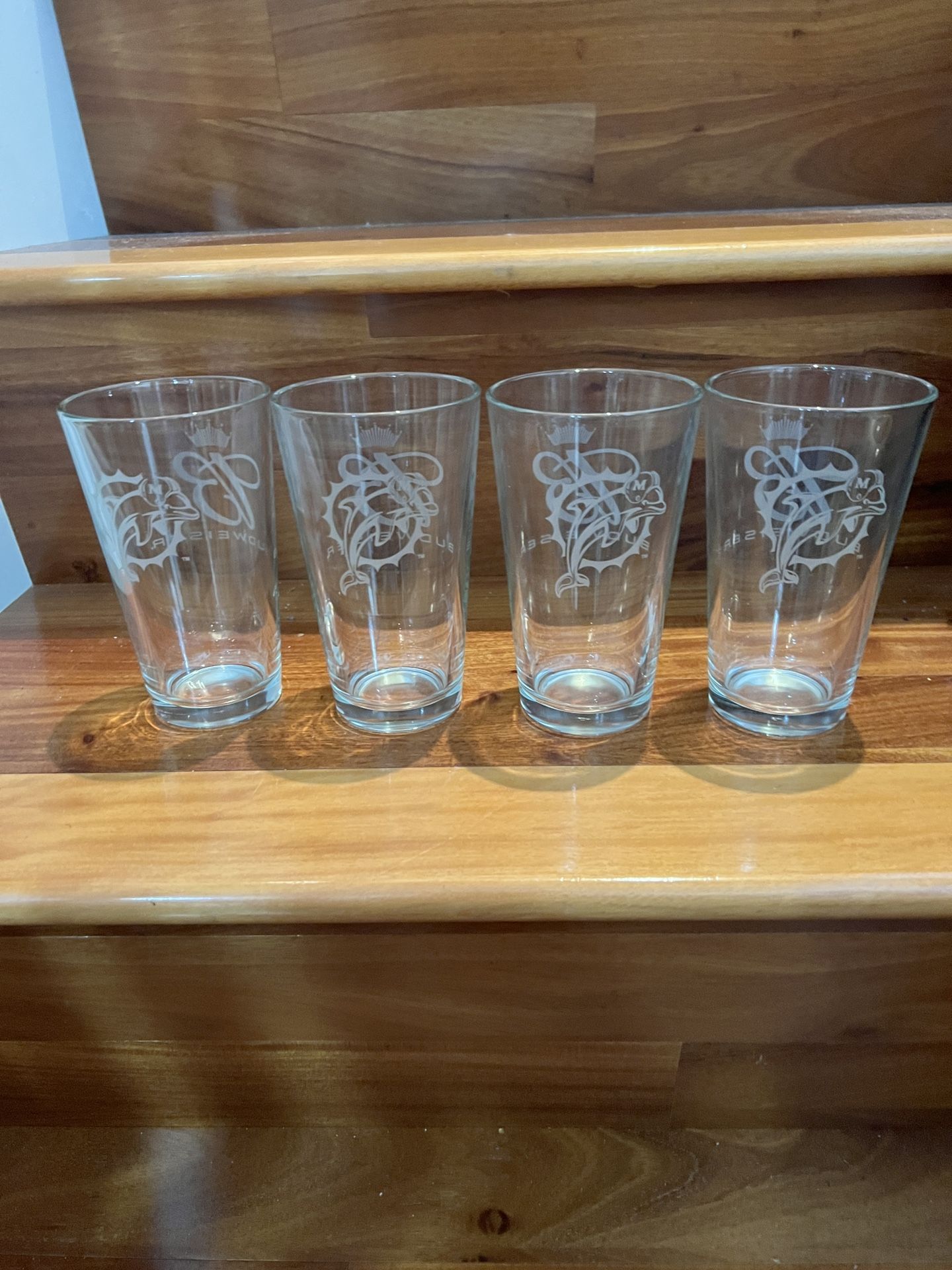 Special Edition   Set of 4 -Etched  BUDWEISER  -Miami Dolphins Beer Glasses