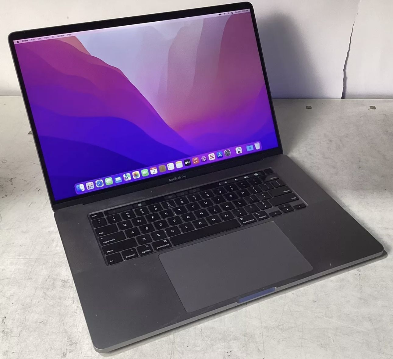 2019 Apple MacBook Pro 16” A2141 i7-9750H 2.60GHz 16GB RAM 512GB SSD 618 Cycle Count