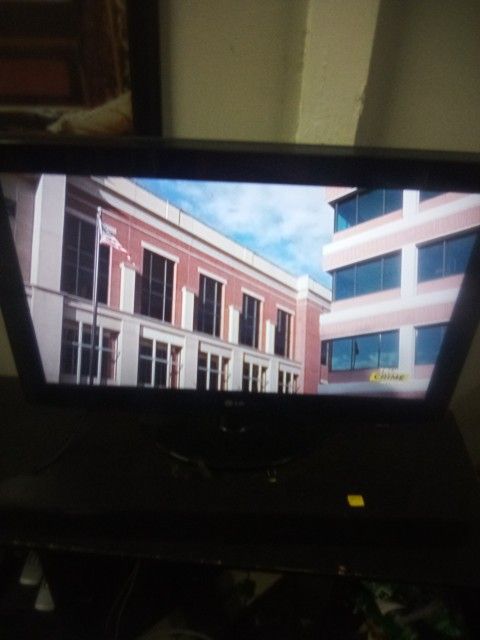LG 32 Inch TV