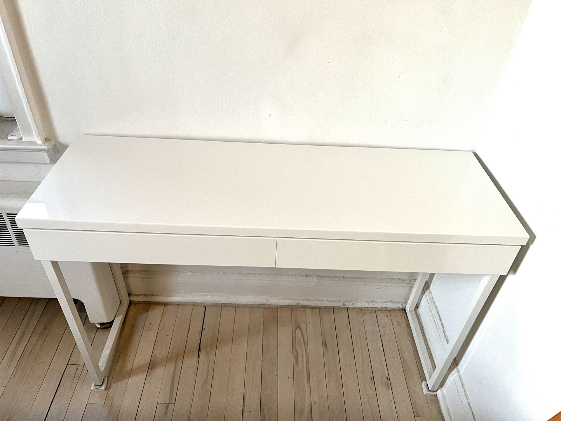 IKEA Besta Burs Desk, high gloss white - 47 1/4x15 3/4 