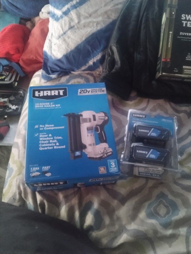 Hart 18 Gauge Brad Nailer With 2 Pack Of 4ah Batteryd