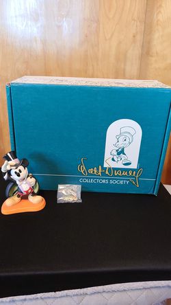 Magician Mickey figurine from Walt Disney Collectors Society