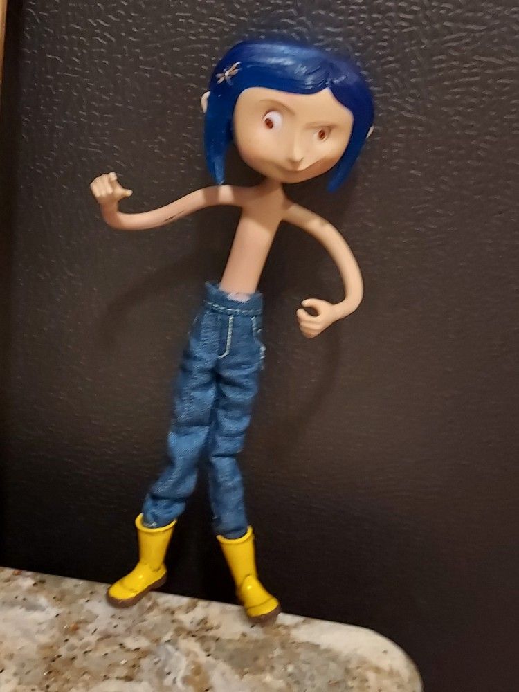 Coralie BENDY FIGURINE with A Cut On Her Right Arm As Seen In Last Photo & Missing Raincoat 