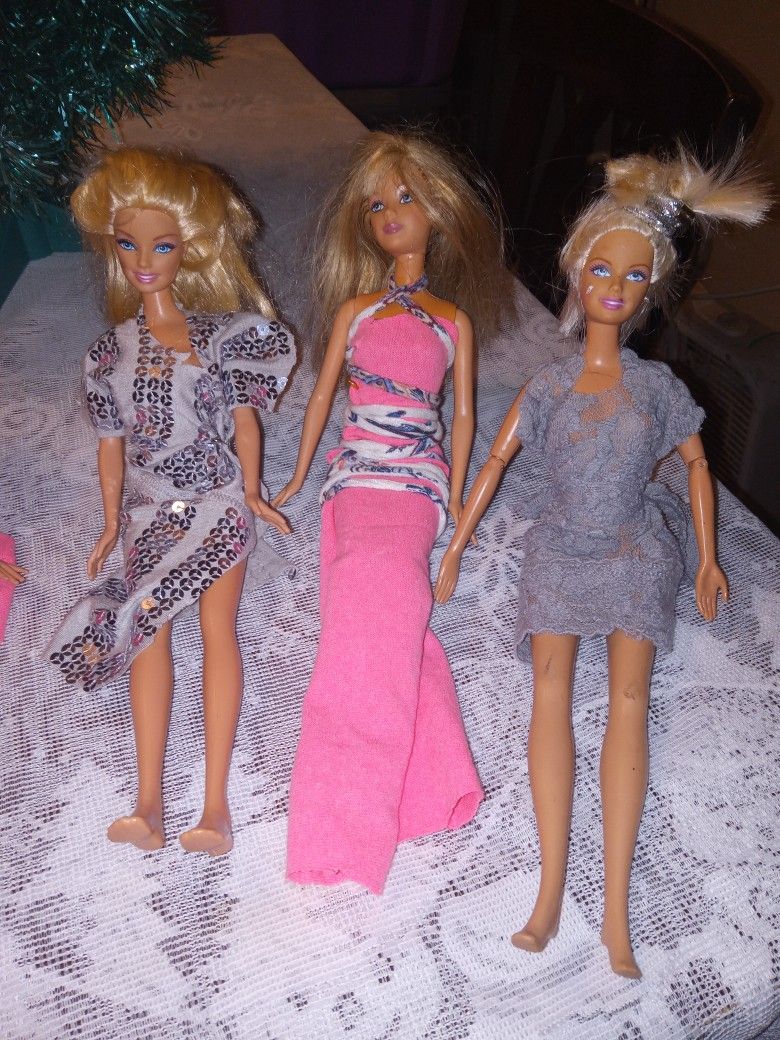 6 Barbies With Homemade Clothes