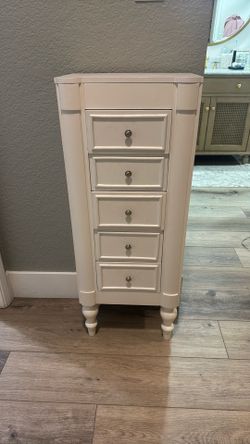 Little Stand Up Vanity, For Jewelry, Makeup, Accessories And More