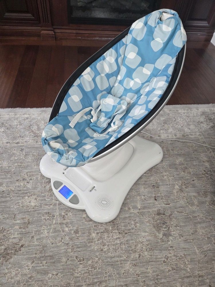 4moms MamaRoo Multi-Motion Baby Swing, Bluetooth Enabled with 5 Unique Motions, 
