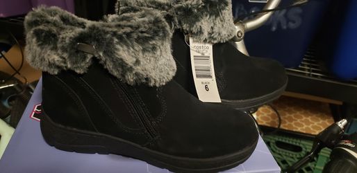KHOMBU BLK BOOTS SZ 6