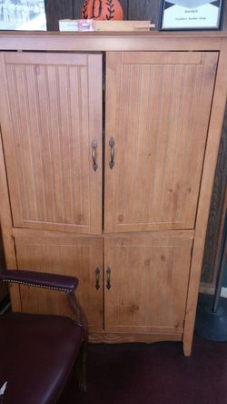 oak cabinet /entertain ctr/