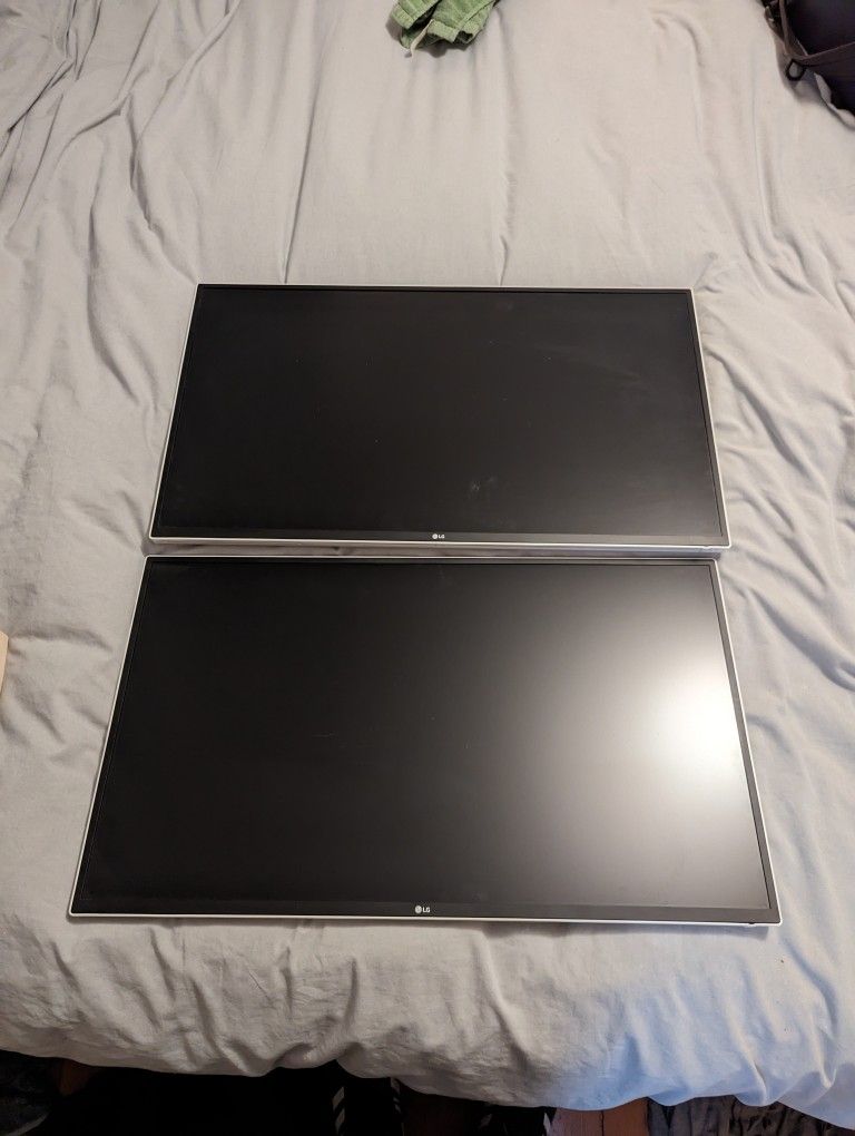 (2) LG 32BK50Q-WB 32" Monitors