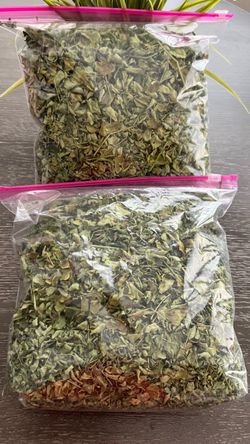 Organic moringa leaves