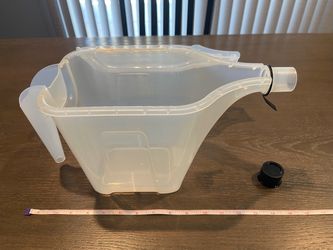 Bird feed container with handle