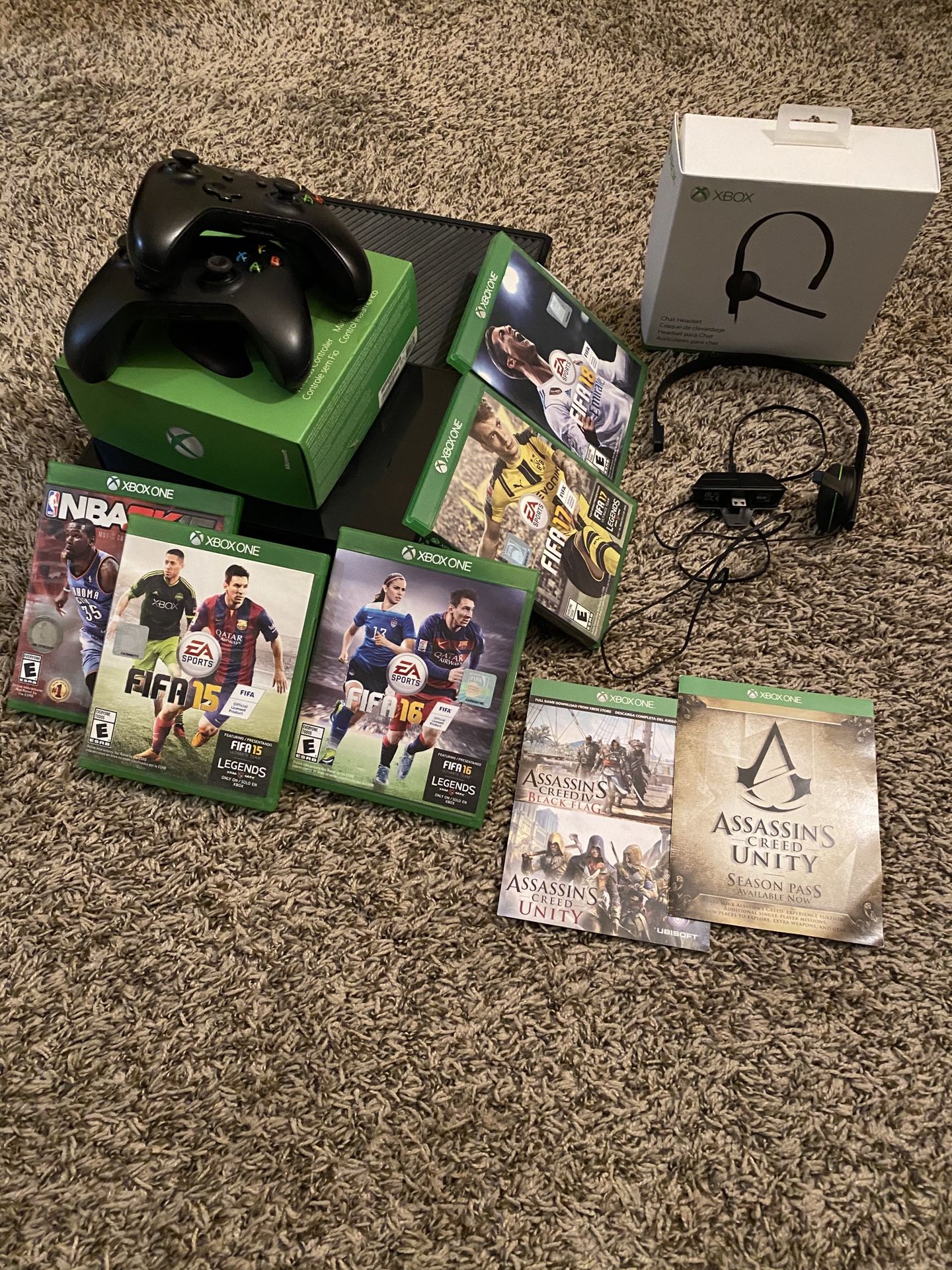 Black Xbox One 365gb Two Controllers And 5+2 Games (fifa 15,16,17,18, NBA 2k15) Two Bonus Games And Headset