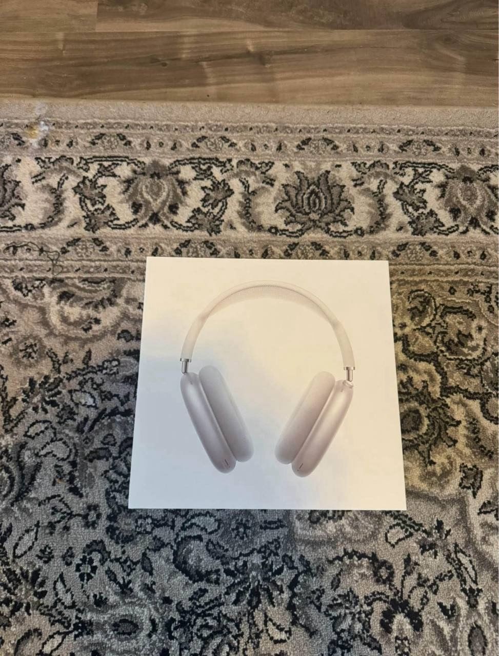 AirPod Max’s Colors(Black And White)