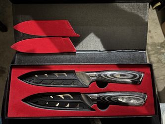 Set of kitchen knives