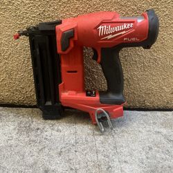 Milwaukee M18 FUEL 18-Volt Lithium-lon Brushless Cordless Gen II 18-Gauge Brad Nailer (Tool-Only)