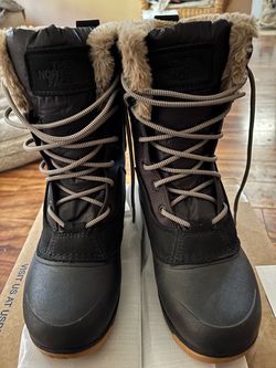 North Face women Shallista Snow Boots Size 6.5