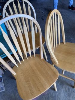 All 4 Chairs $10 Pick Up Asap
