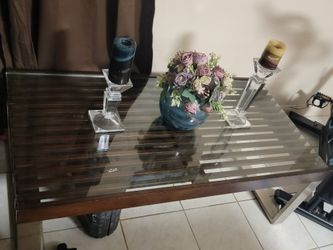 Free Couch Tables And Ornaments