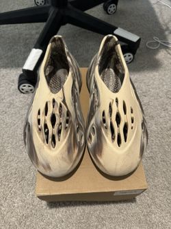 Size 9 Foam Runners