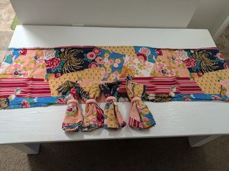 MOVING SALE!! World Market Table Runner and Napkin Set