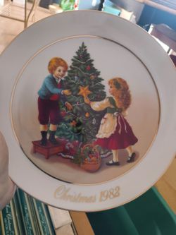 1982 Avon Christmas Memories Series Plate