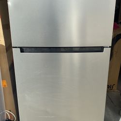 Vissani 18 cu. ft. Top Freezer Refrigerator in Stainless Steel, Garage Ready