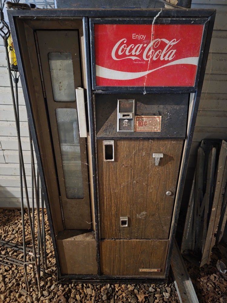 Antique Coca Cola Vending Machine