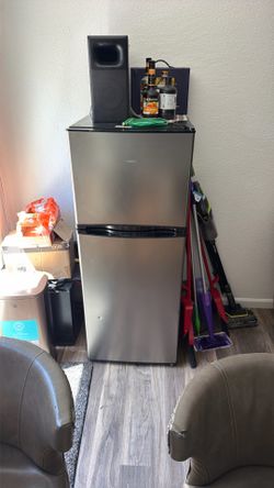 Refrigerator w/ Freezer – Stainless Steel (Good Condition)