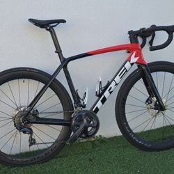 TREK EMONDA SL 6 54CM Excellent condition Road Bike.