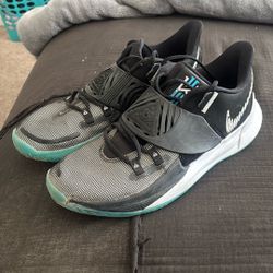 Men’s Nike Kyrie Irving Basketball Shoes Sz.13