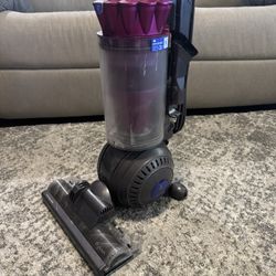 Needs New Roller - Dyson DC41 Vacuum Cleaner