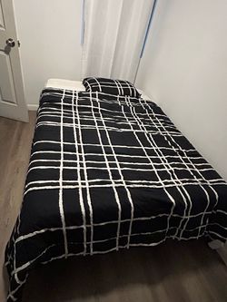 Black and White Grid Comforter Set / full