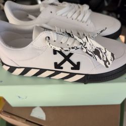 New Deadstock Off-White Vulcanized Low Sneakers - Size 9 - StockX Verified