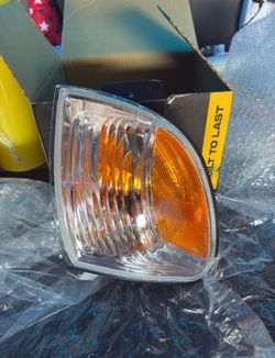 Toyota Tundra Corner Signal Light 2005–2006 – New