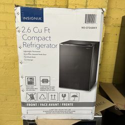 Insignia 2.6 Cu.ft. Mini Refrigerator, Compact refrigerator