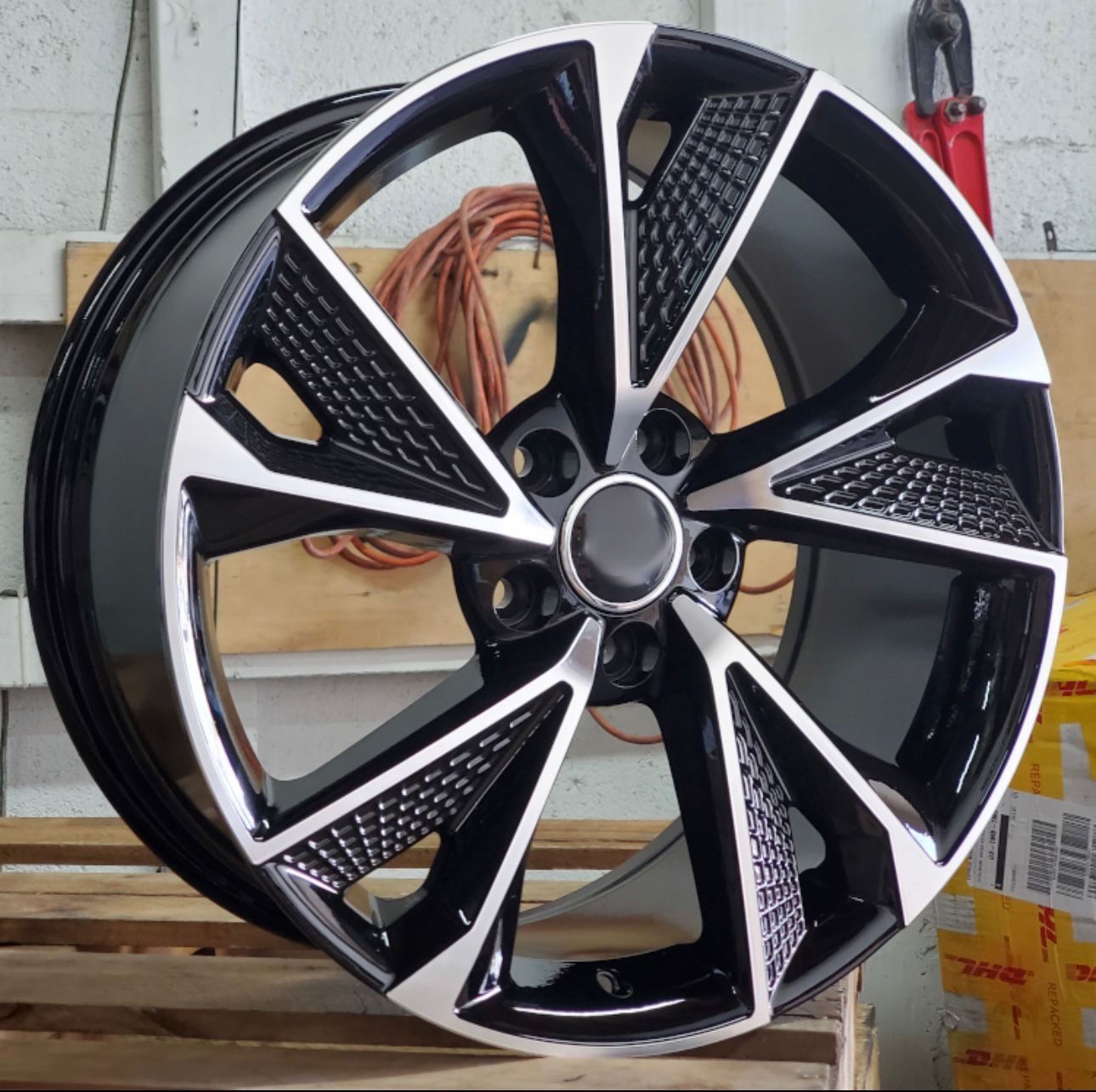 Rims 18 Audi 5 Lugs 112 mm