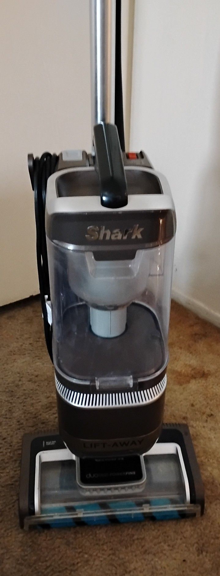 SHARK POWER FIN LIFT AWAY VACUUM