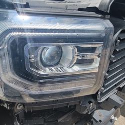 GMC SIERRA 2016 right headlight 