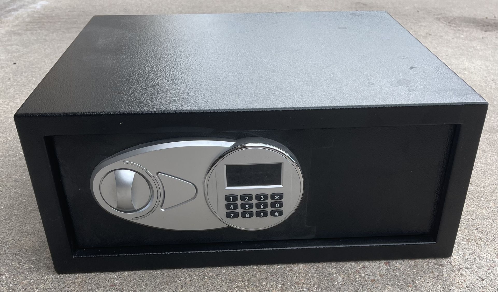 Safe / Amazon Basics Steel, Security Safe Lock Box, Black - 0.7-Cubic Feet