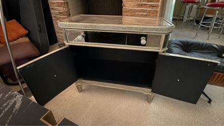 Mirror cabinet